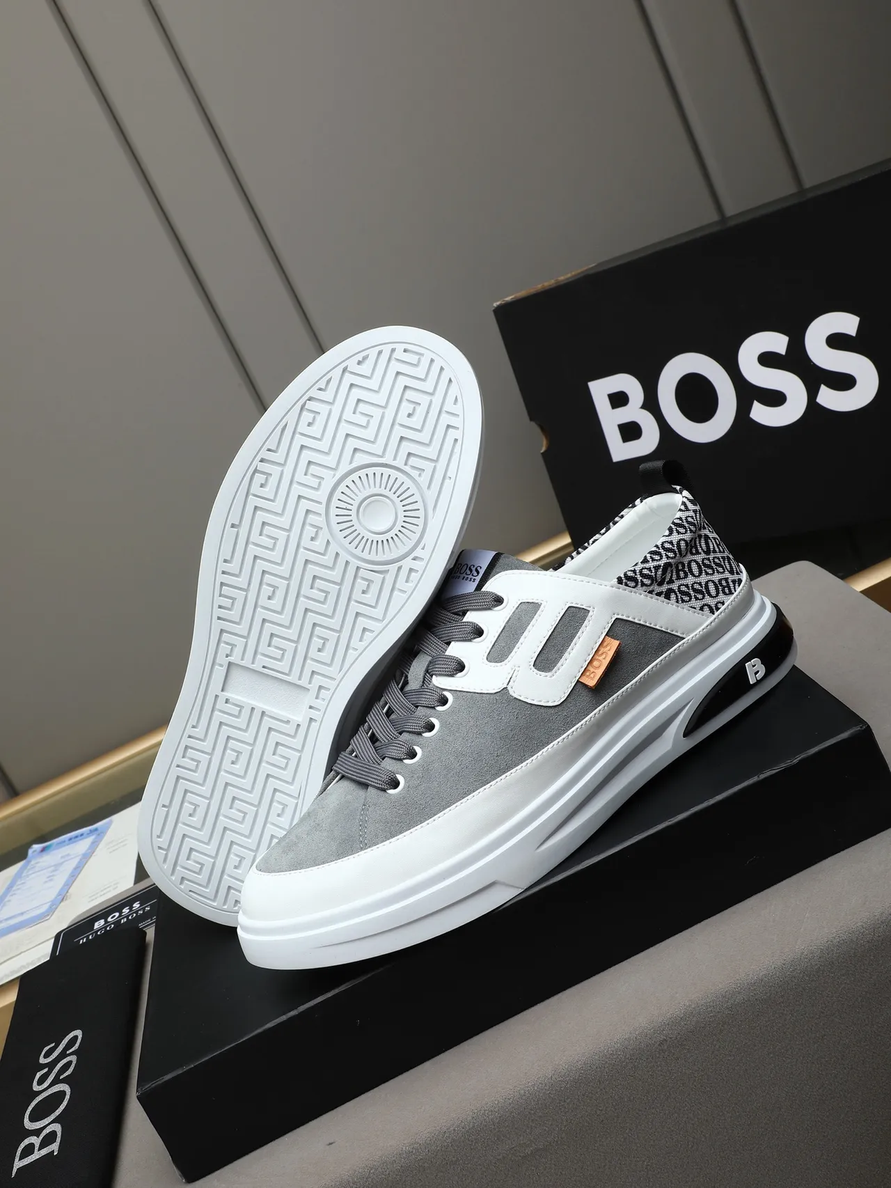 Hugo Boss Tênis plataforma de camurça cinza estilo de vida 4