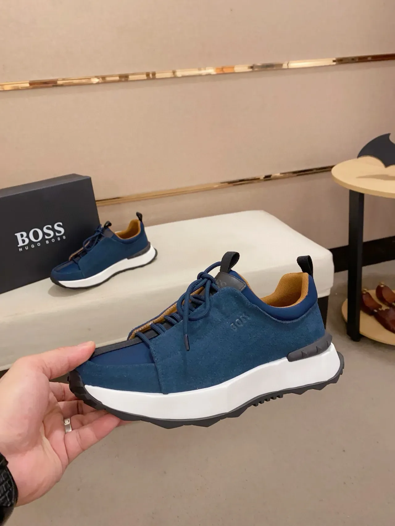 Hugo Boss Chaussure Lifestyle en Daim Marine 3