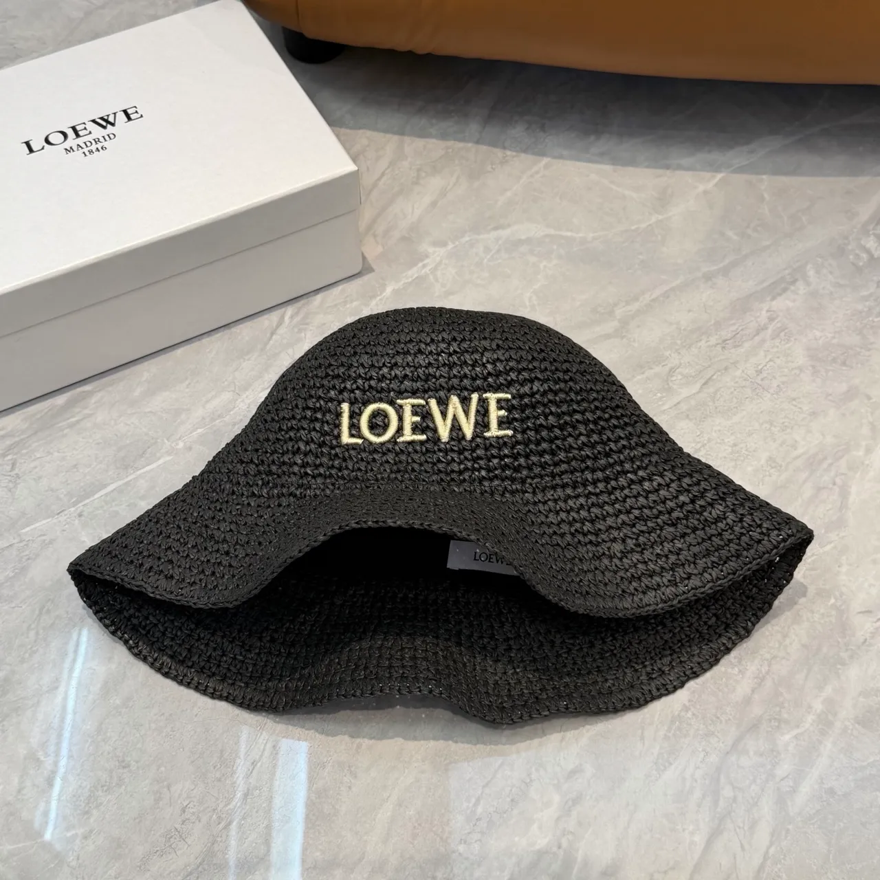 Loeve قبعة سلة مطرزة سوداء منسوجة 4