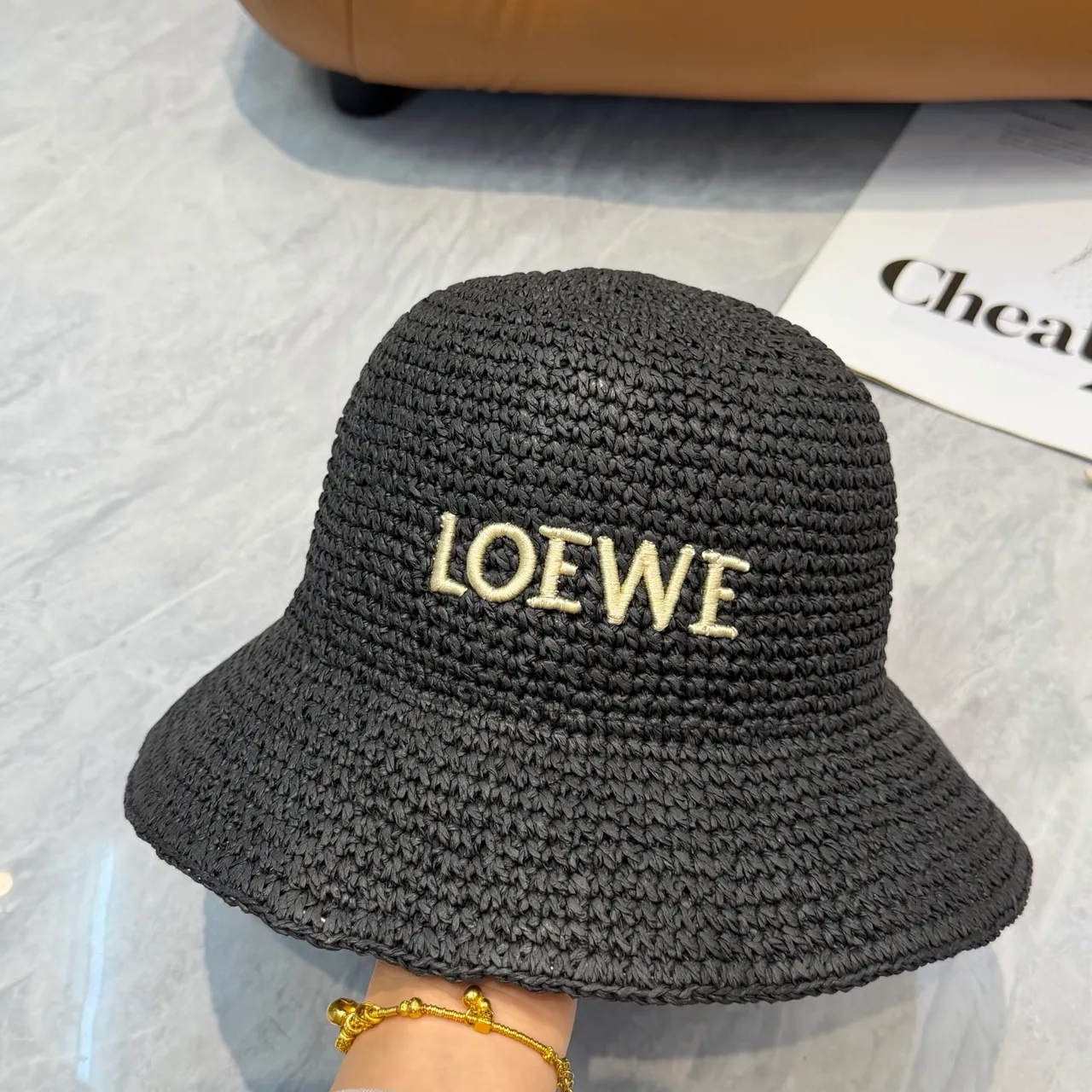 Loeve قبعة سلة مطرزة سوداء منسوجة 9