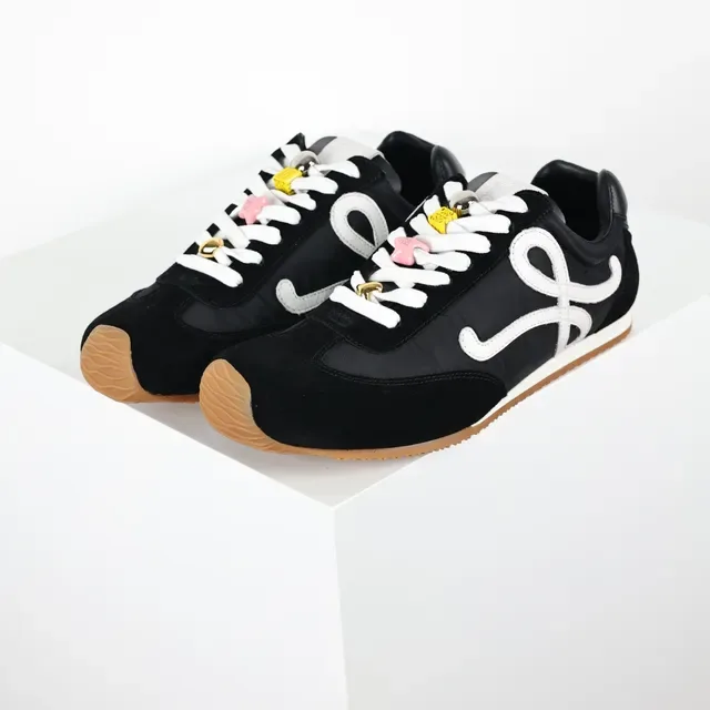 Loewe Flow Runner Black White Gum tênis lifestyle 2