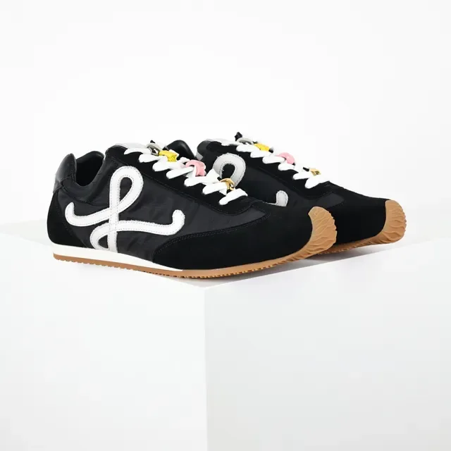 Loewe Flow Runner Black White Gum tênis lifestyle 3
