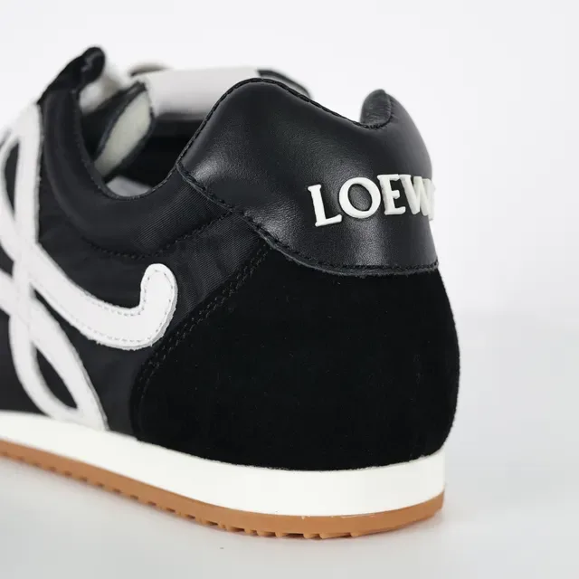 Loewe Flow Runner Black White Gum tênis lifestyle 4