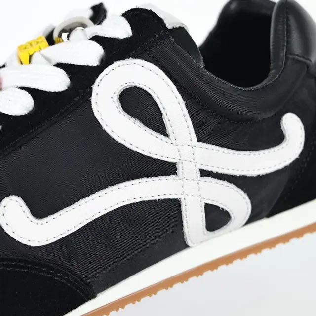 Loewe Flow Runner Black White Gum tênis lifestyle 6