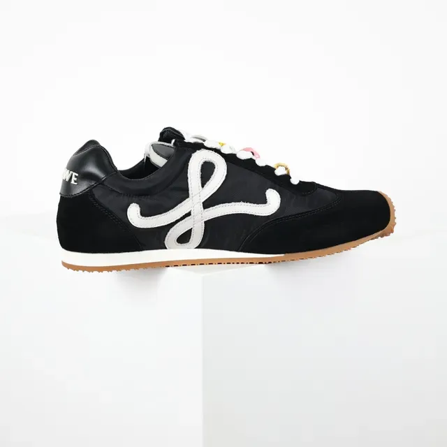 Loewe Flow Runner Black White Gum tênis lifestyle 7