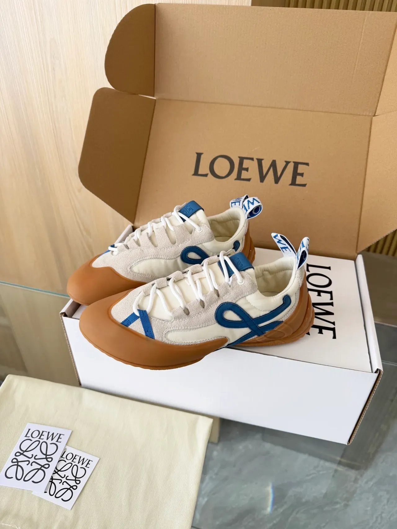 Loewe Flow Runner Tênis Lifestyle Off-White e Navy Anagram Strap 5