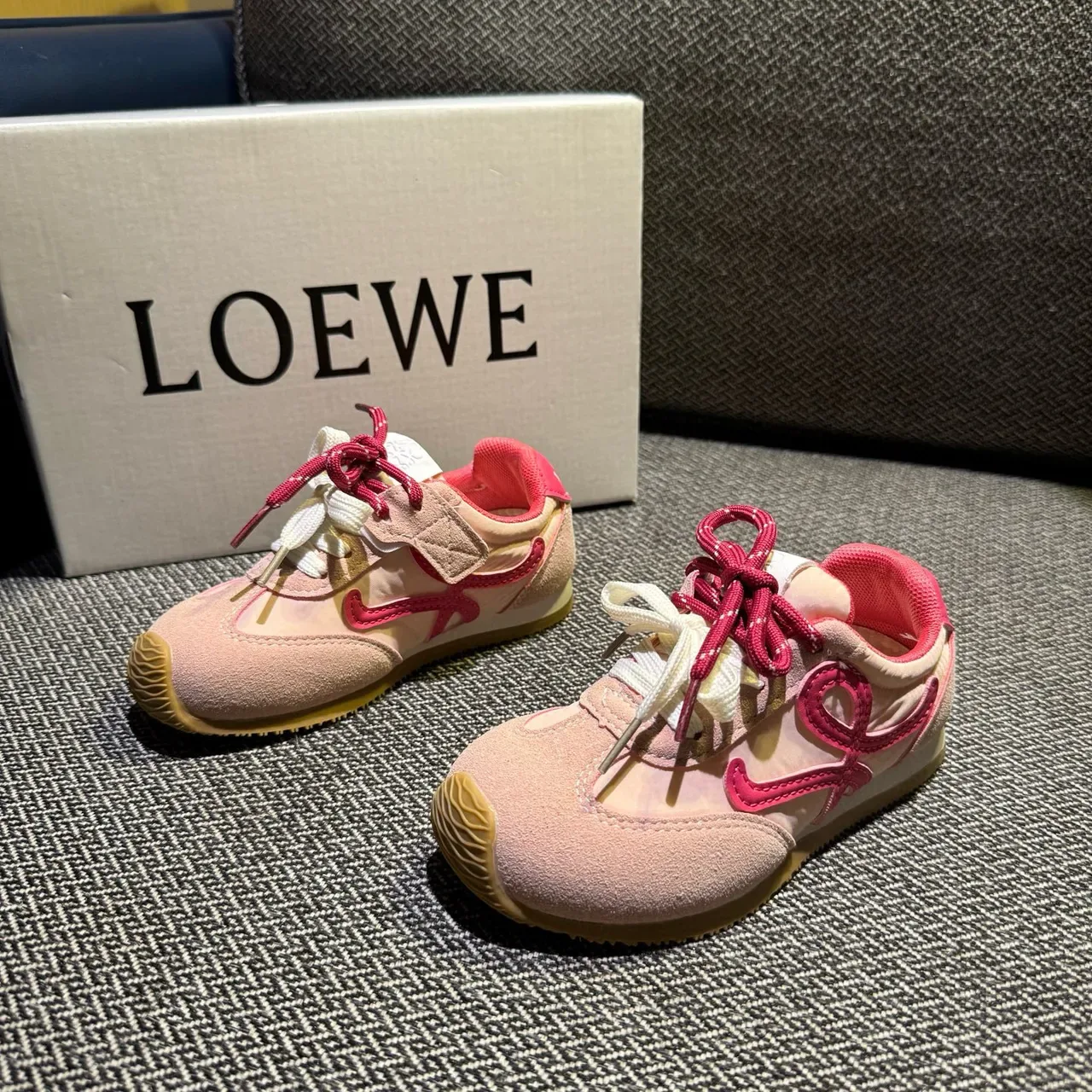 Loewe Flow Runner Chaussures lifestyle en daim rose beige 6