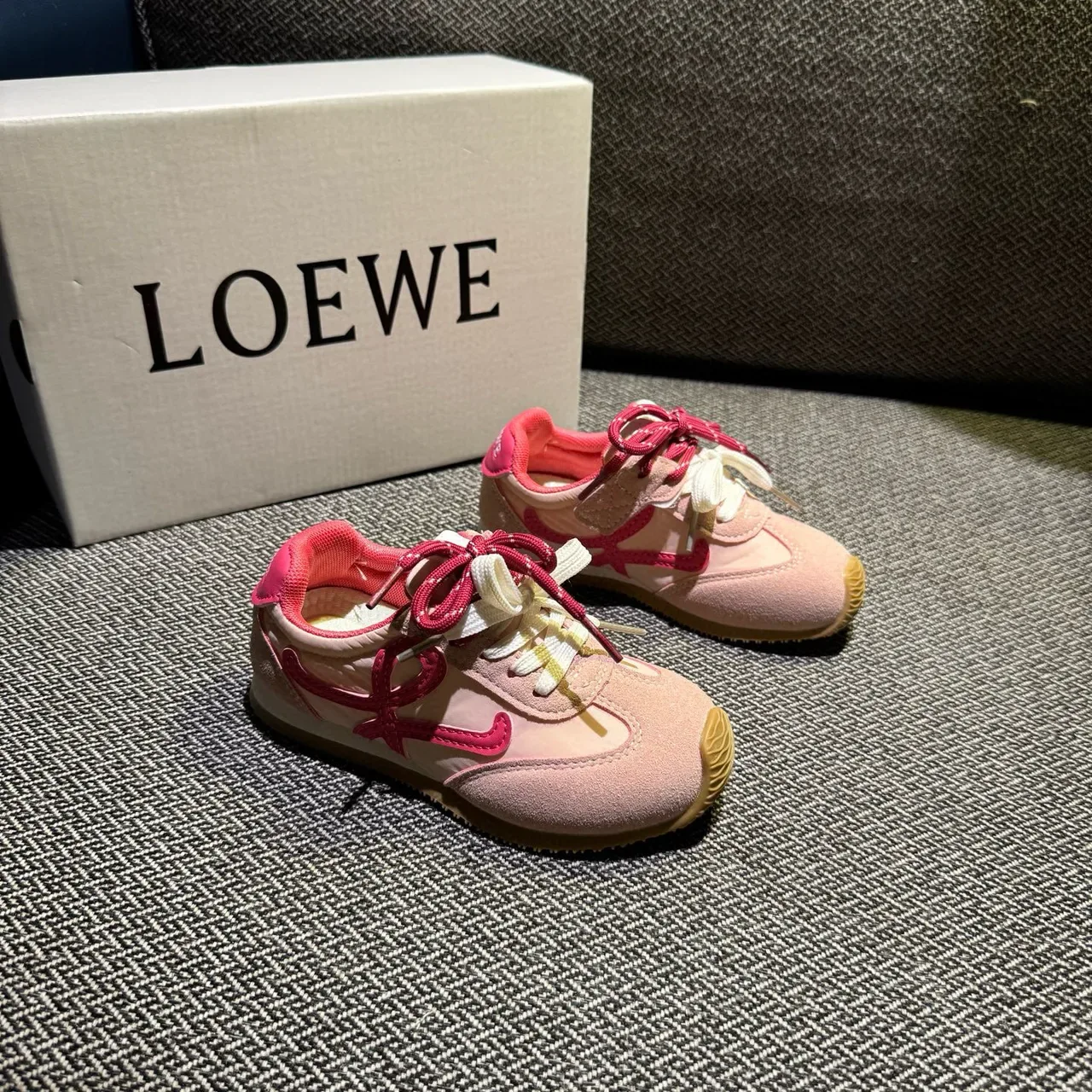 Loewe Flow Runner Chaussures lifestyle en daim rose beige 7