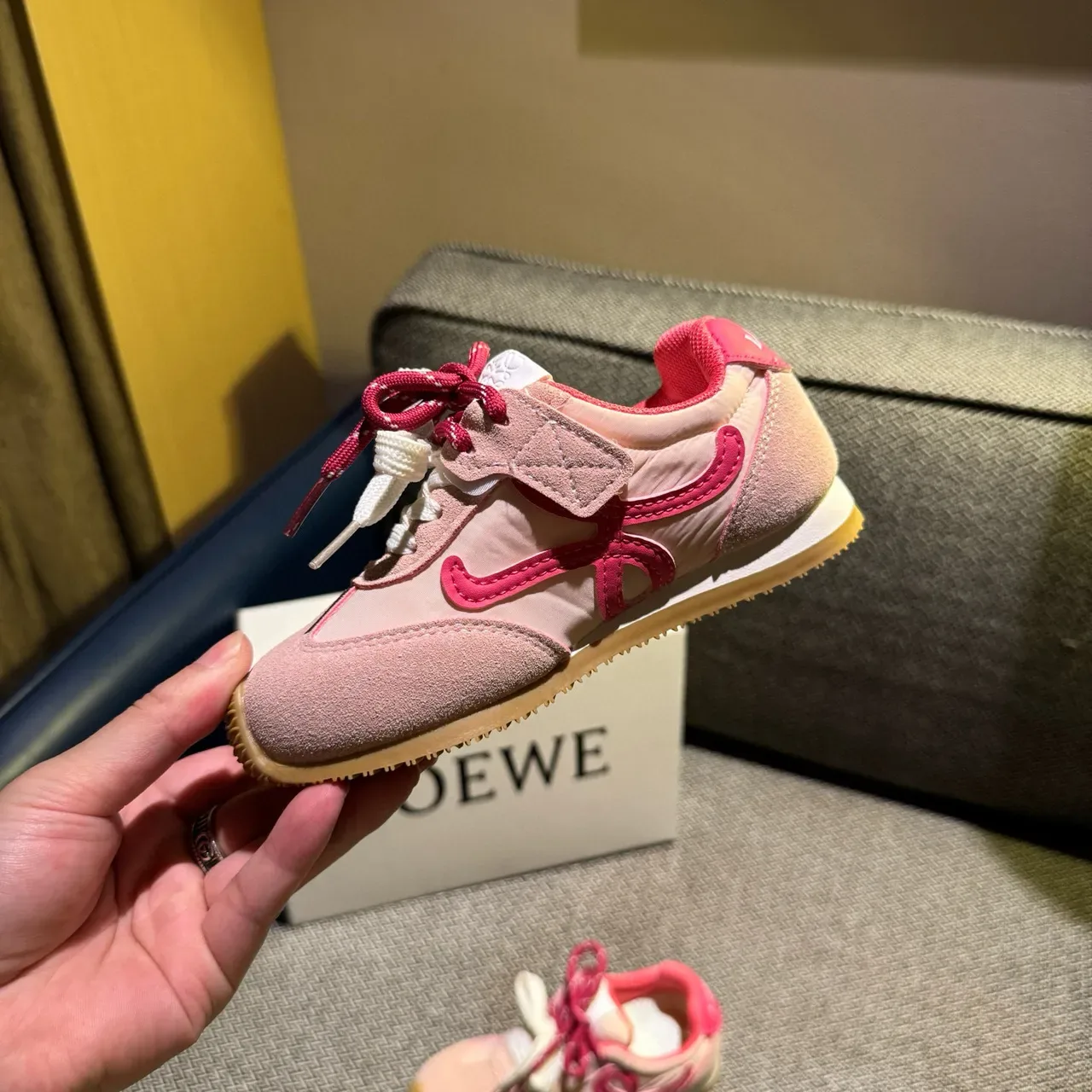 Loewe Flow Runner Chaussures lifestyle en daim rose beige 10