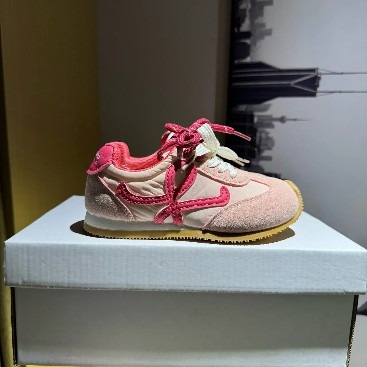 Loewe Flow Runner Chaussures lifestyle en daim rose beige 14