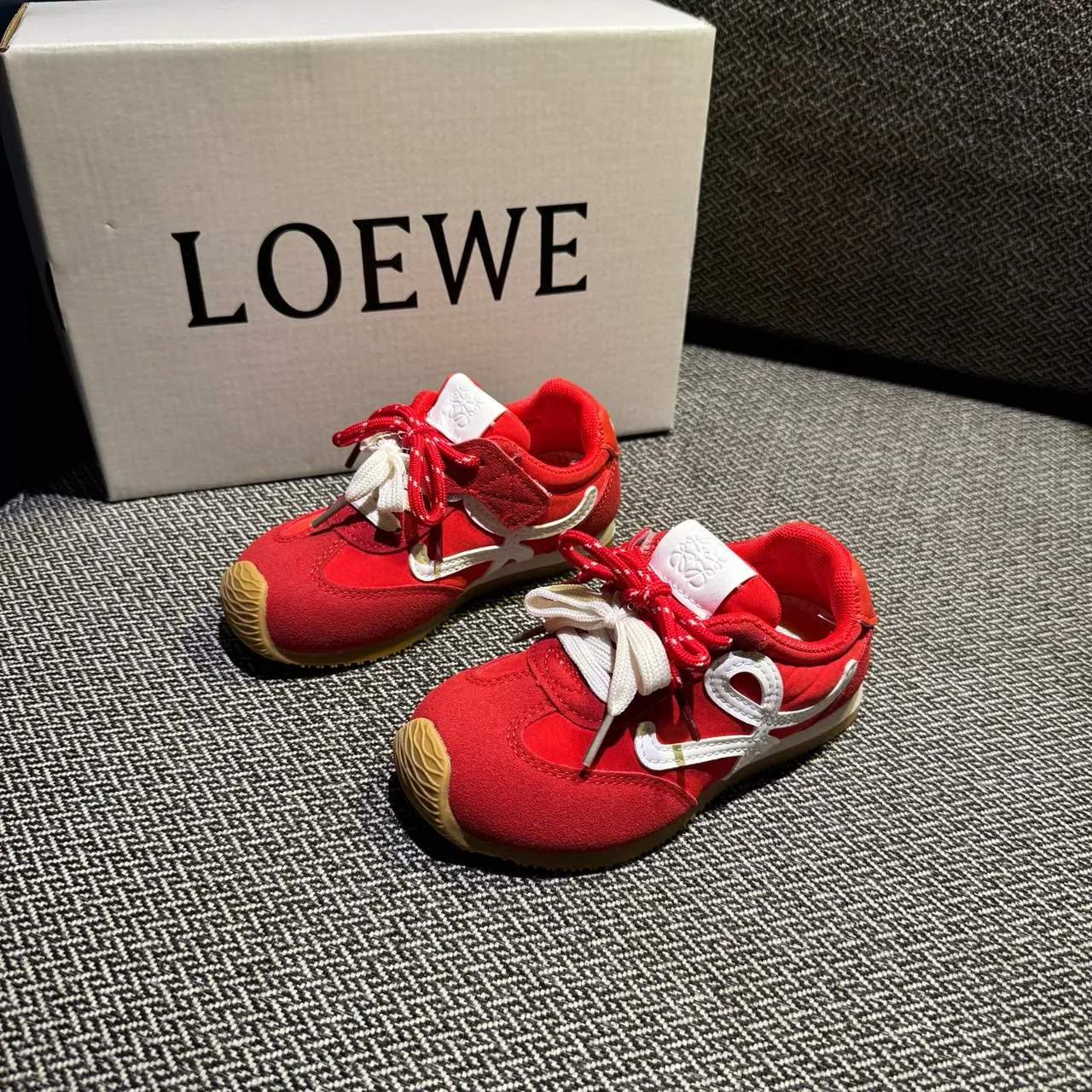 Loewe Flow Runner Chaussures lifestyle en daim rose beige 24