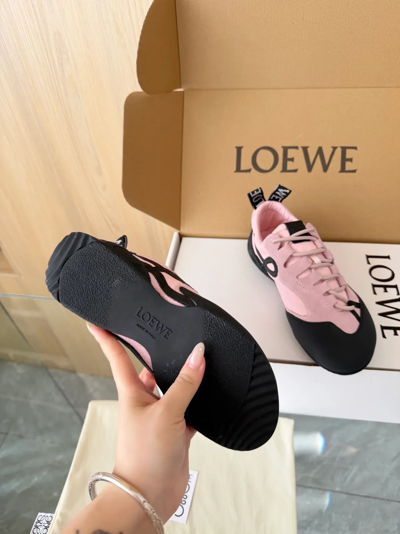 Loewe Flow Runner Chaussures Lifestyle en Daim Rose et Noir 2
