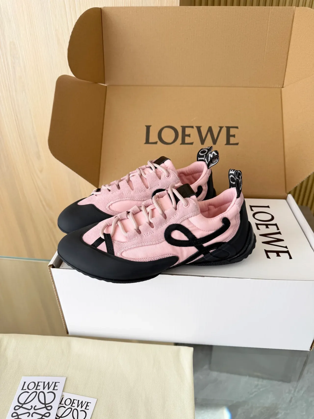 Loewe Flow Runner Chaussures Lifestyle en Daim Rose et Noir 5