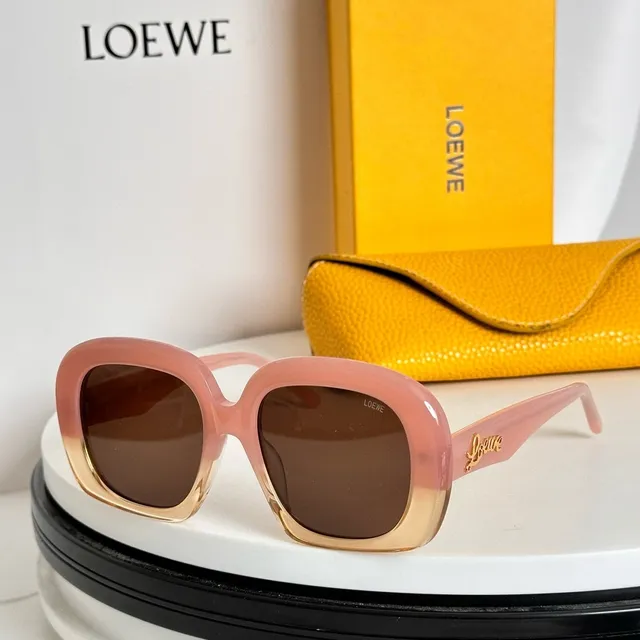 Loewe Óculos de Sol Quadrados Grandes Translucidos com Lente Rosa com Gradiente 9