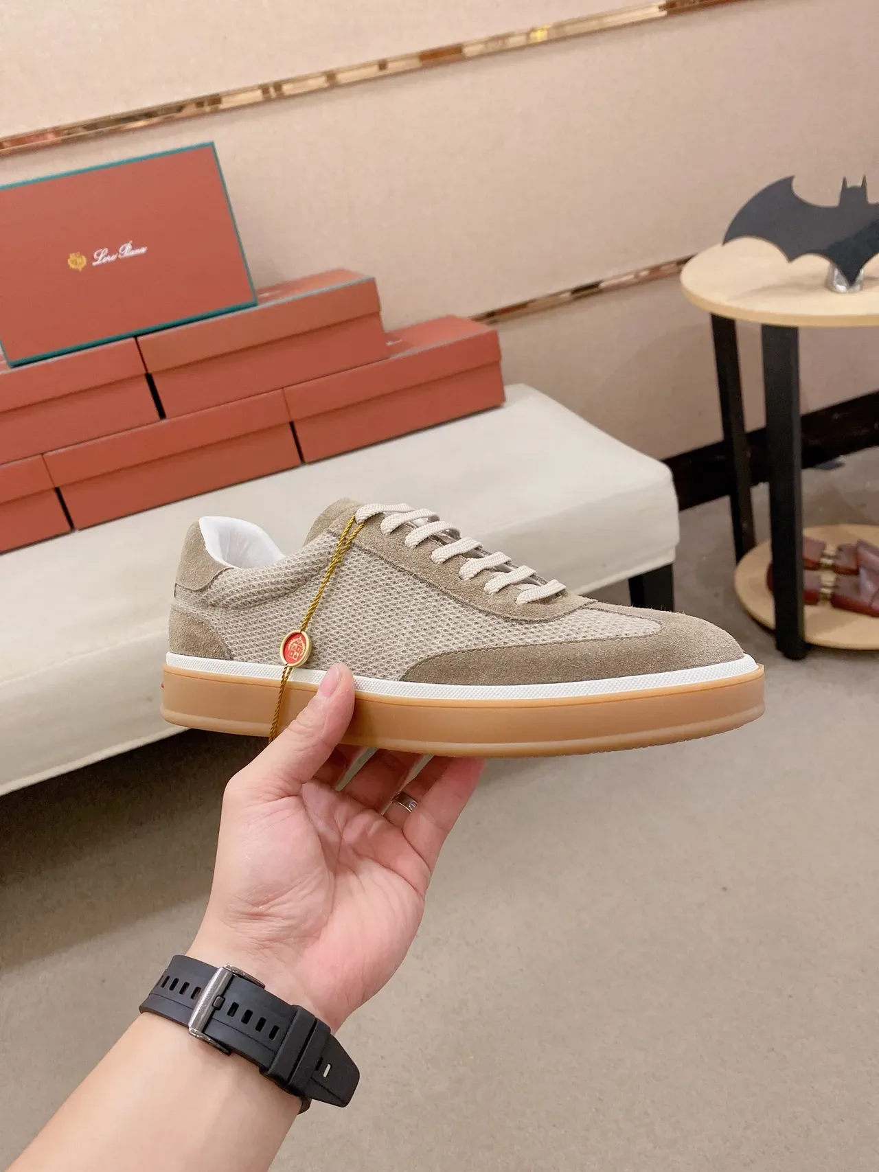 Loro Piana Beige Daim Maille Basket Lifestyle 4