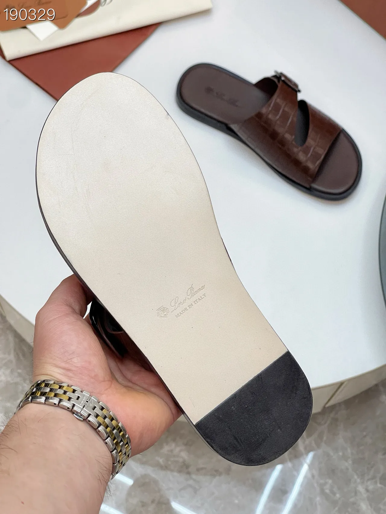 Loro Piana Sandales casuales embossées crocodile double bride avec boucle 2