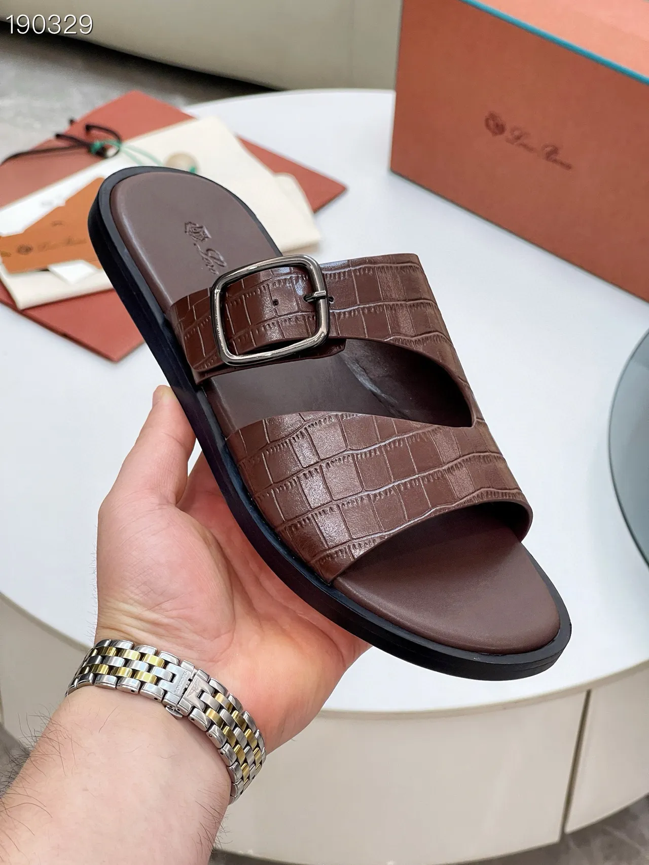 Loro Piana Sandales casuales embossées crocodile double bride avec boucle 5