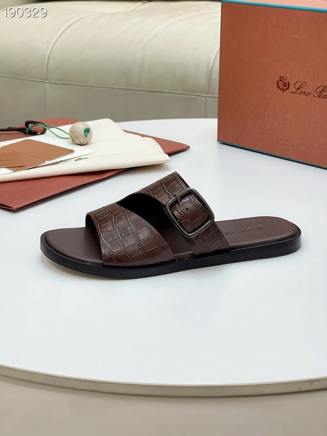 Loro Piana Sandales casuales embossées crocodile double bride avec boucle 6
