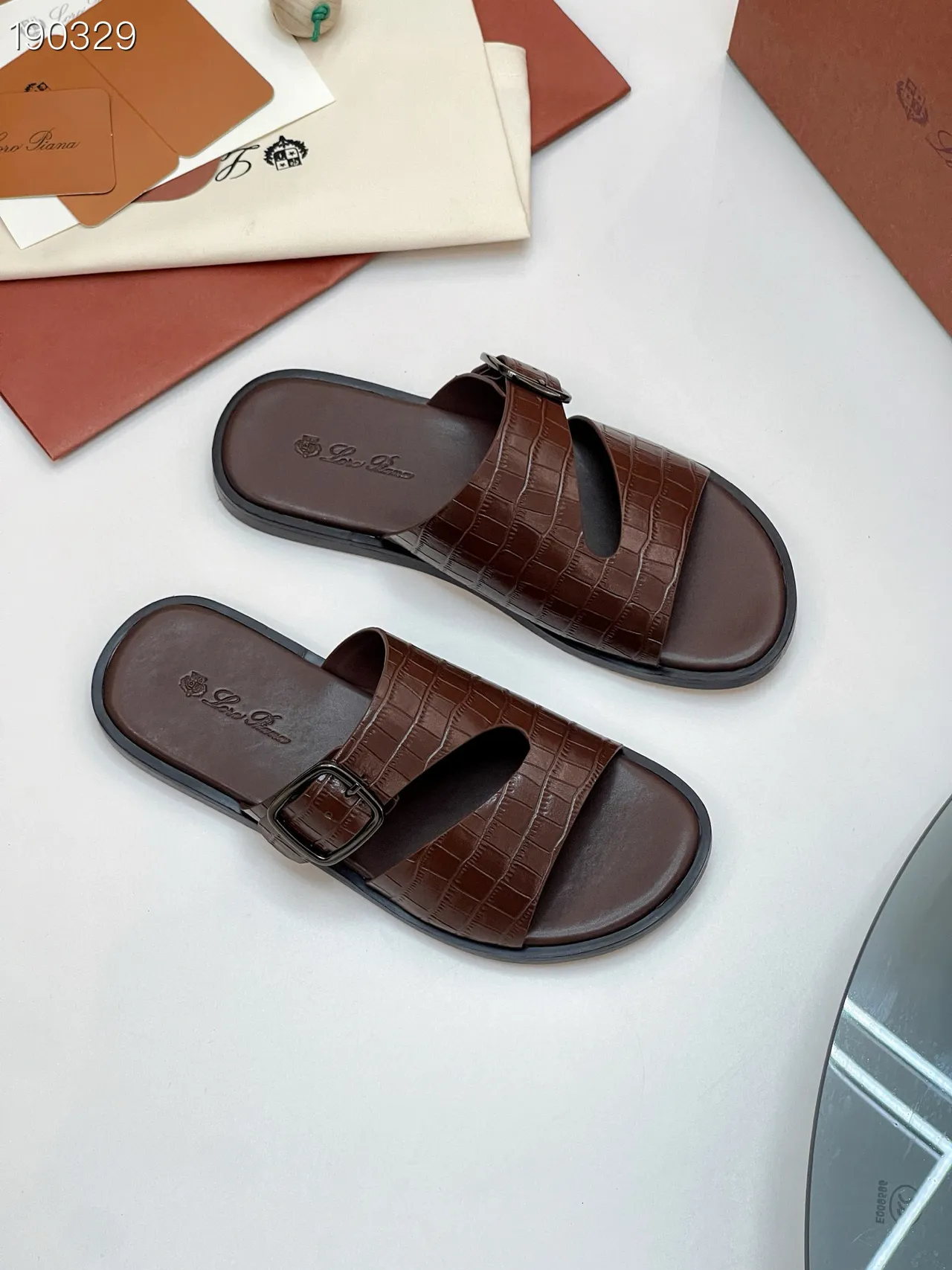 Loro Piana Sandales casuales embossées crocodile double bride avec boucle 7