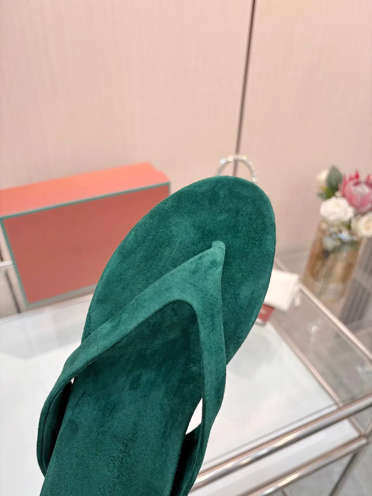 Loro Piana Sandales daim vert à bride de doigt 4