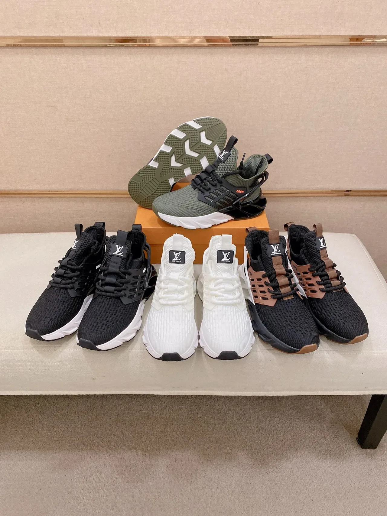 Louis Vuitton Sneakers Chunky Vert Armée Noir Haut Tricoté Semelle Sculptée Blanche 2