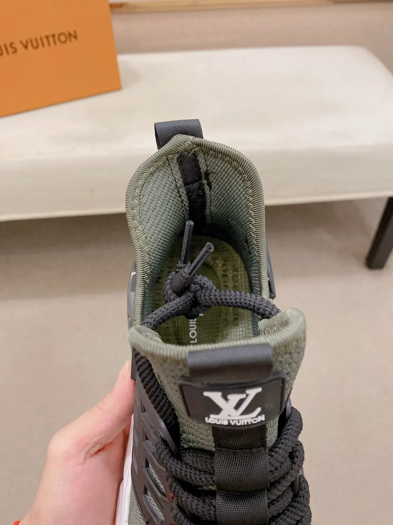 Louis Vuitton Sneakers Chunky Vert Armée Noir Haut Tricoté Semelle Sculptée Blanche 5
