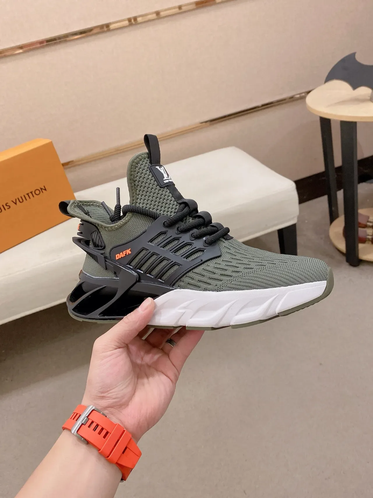 Louis Vuitton Sneakers Chunky Vert Armée Noir Haut Tricoté Semelle Sculptée Blanche 6