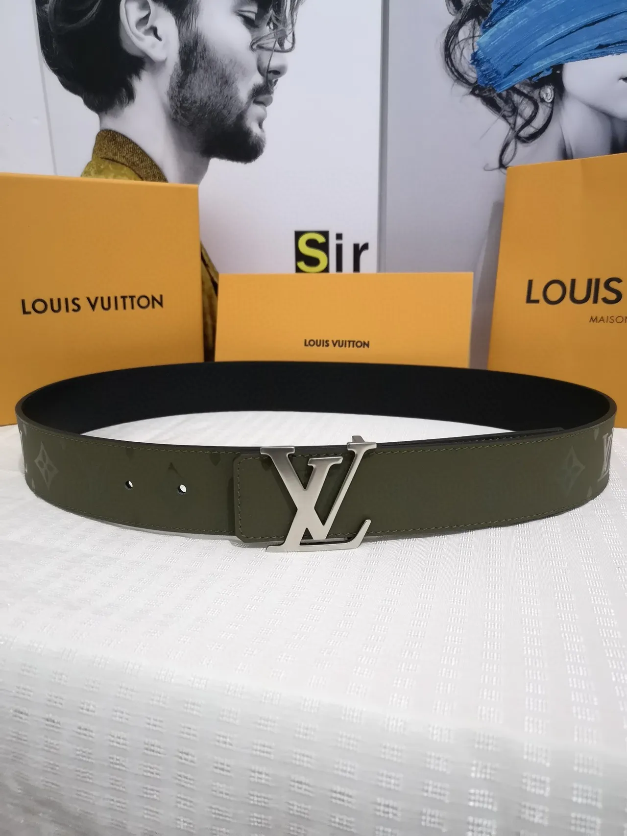 Louis Vuitton أخضر عسكري  فضي Monogram-Coated Interlocking LV Buckle حزام جلدي 2