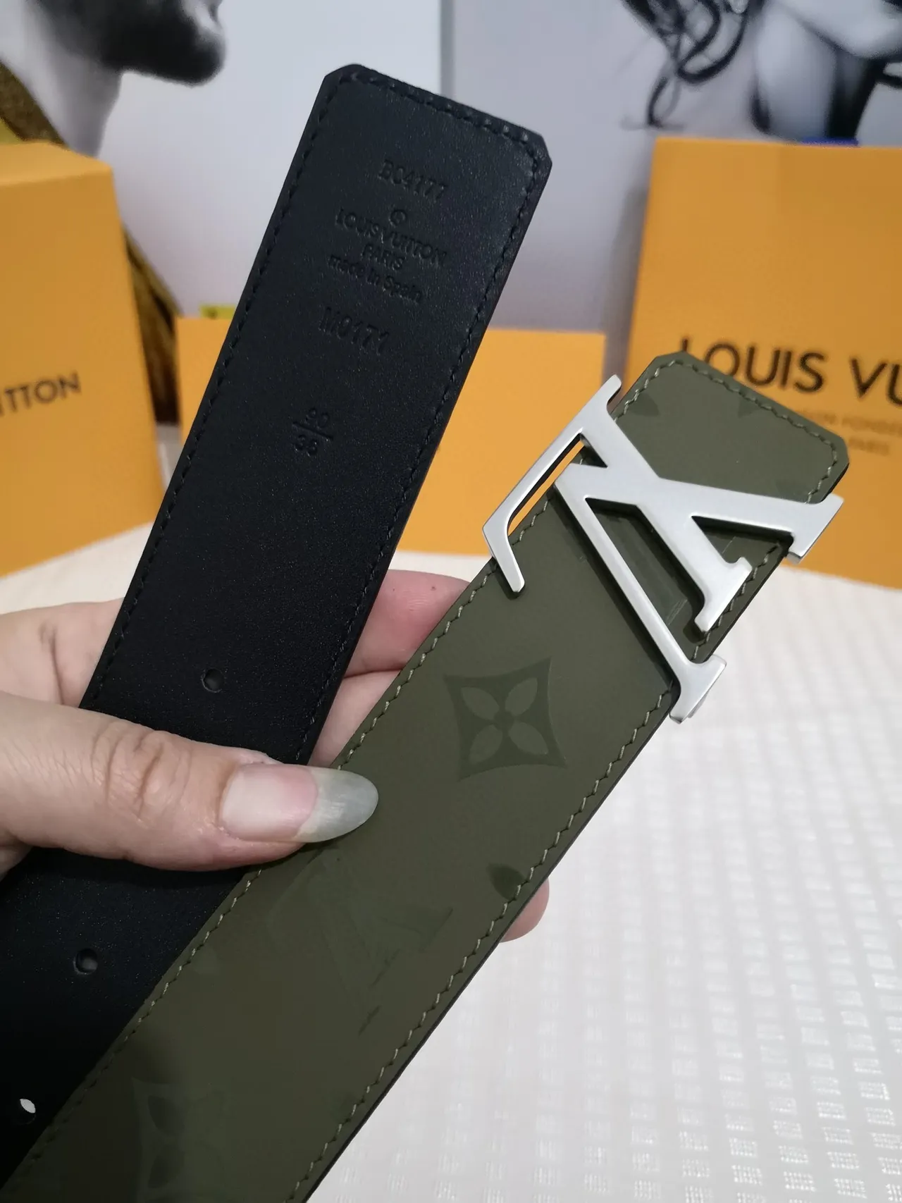 Louis Vuitton أخضر عسكري  فضي Monogram-Coated Interlocking LV Buckle حزام جلدي 3