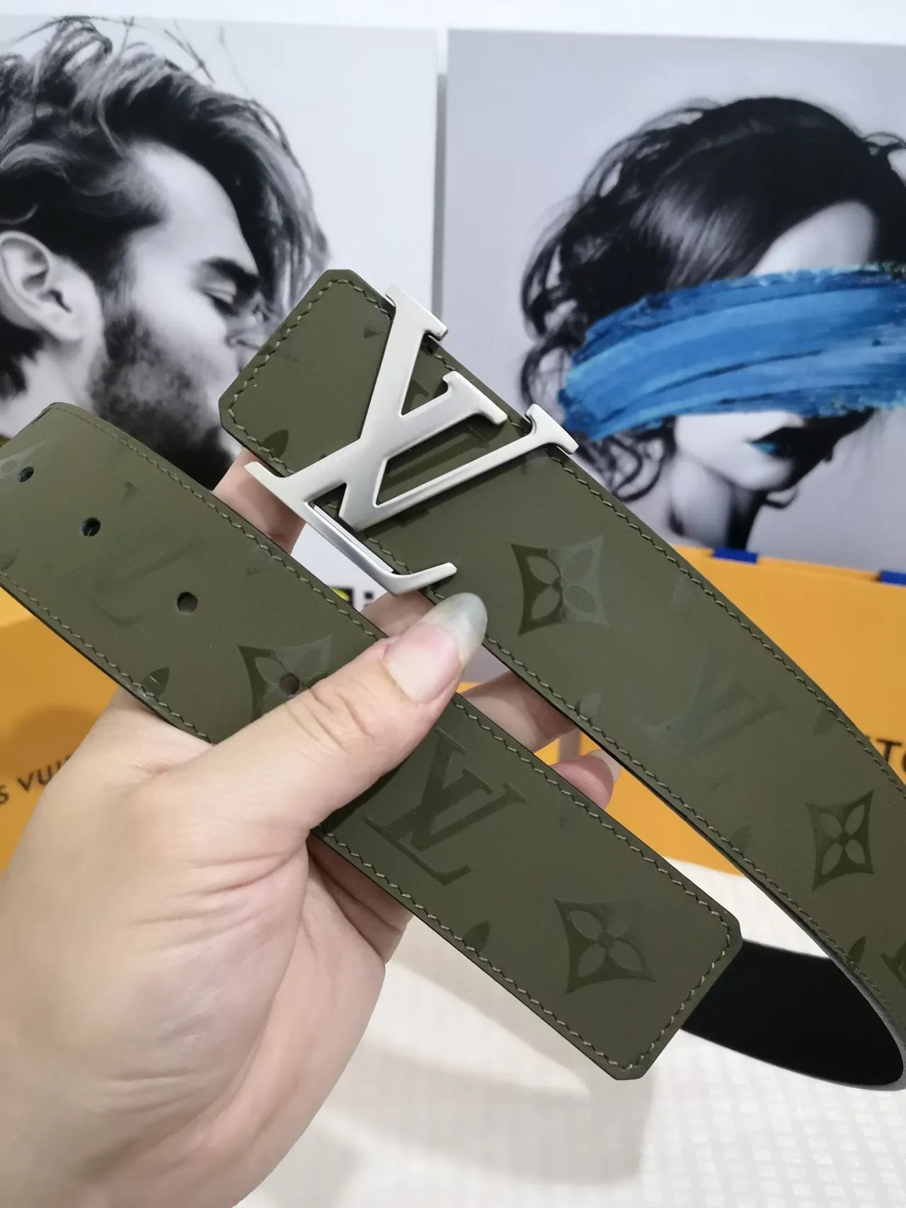 Louis Vuitton أخضر عسكري  فضي Monogram-Coated Interlocking LV Buckle حزام جلدي 6