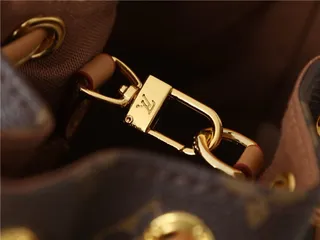 Louis Vuitton حقيبة دلو جلد بيج ذهبي مطبوع بمونوجرام حزام سلسلة 4