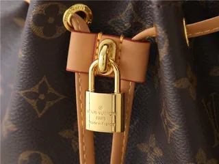 Louis Vuitton حقيبة دلو جلد بيج ذهبي مطبوع بمونوجرام حزام سلسلة 6