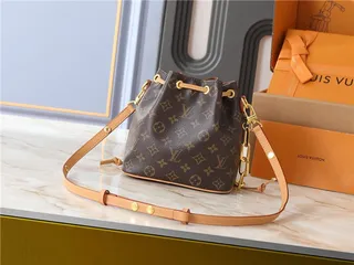 Louis Vuitton حقيبة دلو جلد بيج ذهبي مطبوع بمونوجرام حزام سلسلة 8