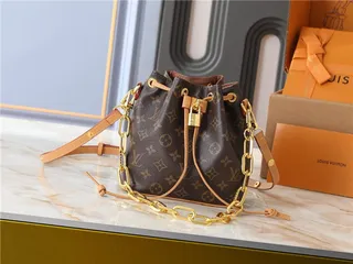 Louis Vuitton حقيبة دلو جلد بيج ذهبي مطبوع بمونوجرام حزام سلسلة 10