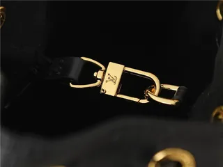 Louis Vuitton حقيبة دلو جلد بيج ذهبي مطبوع بمونوجرام حزام سلسلة 13