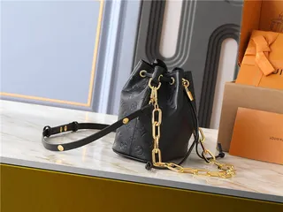 Louis Vuitton حقيبة دلو جلد بيج ذهبي مطبوع بمونوجرام حزام سلسلة 18
