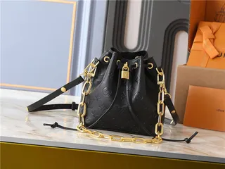 Louis Vuitton حقيبة دلو جلد بيج ذهبي مطبوع بمونوجرام حزام سلسلة 19