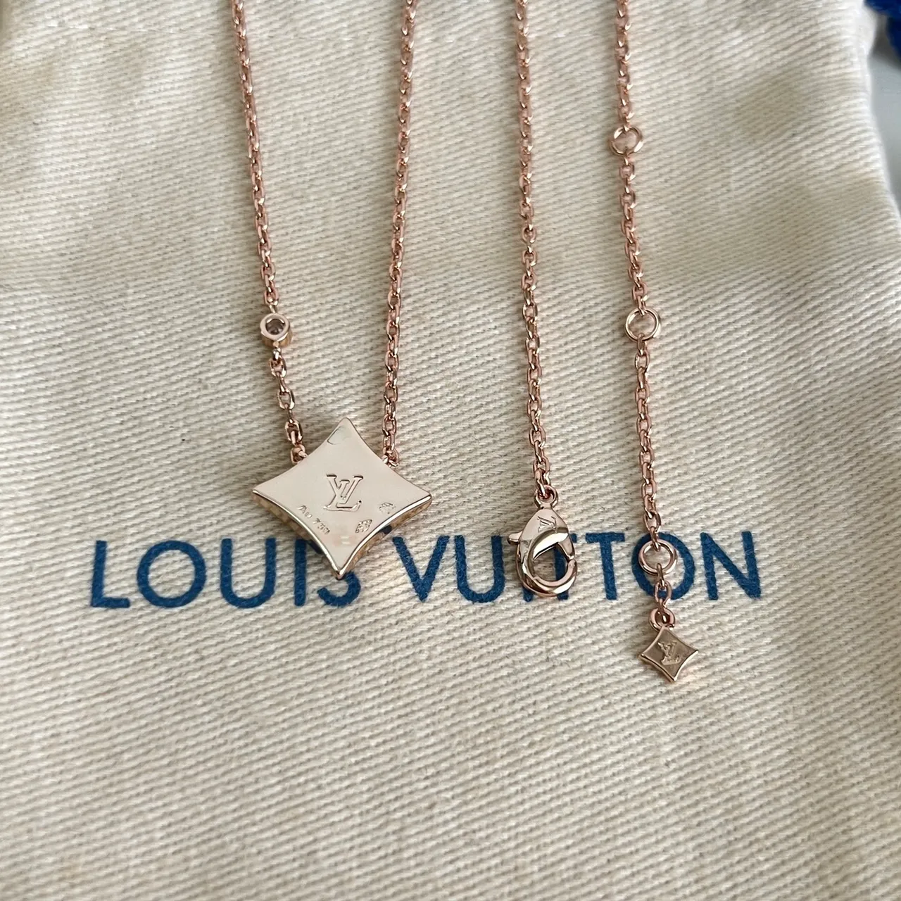 Louis Vuitton Beige Gold Rose Chain Diamond-Shaped Pendant Necklace 2