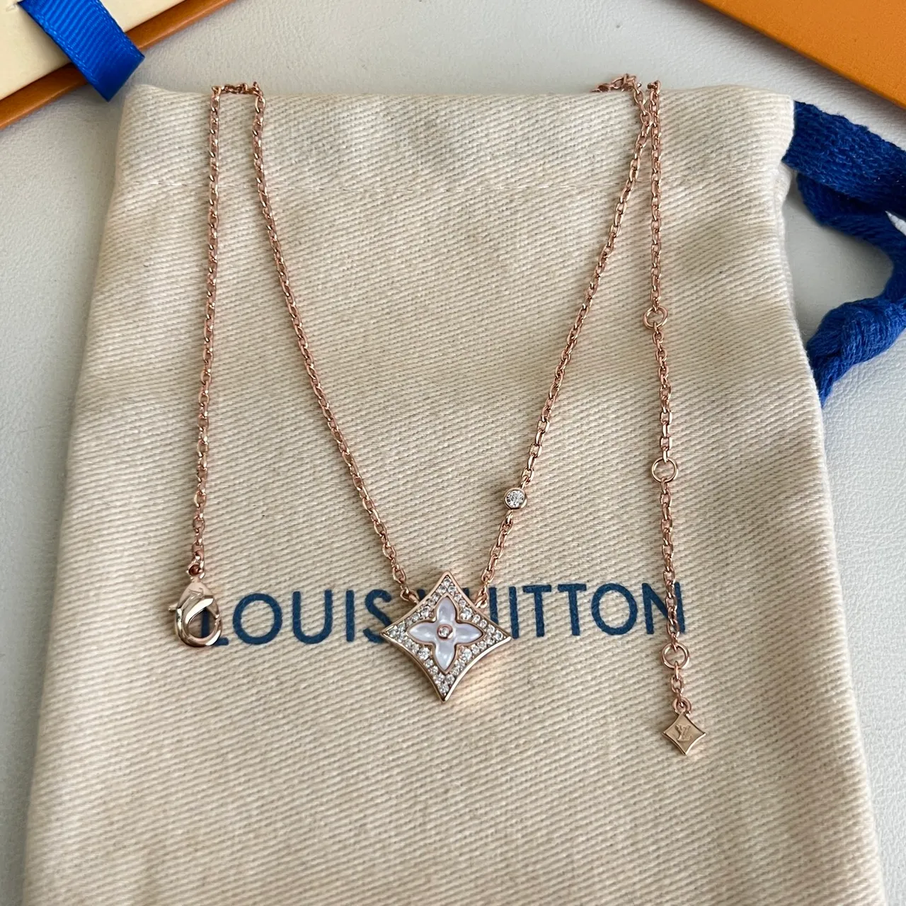 Louis Vuitton Beige Gold Rose Chain Diamond-Shaped Pendant Necklace 3