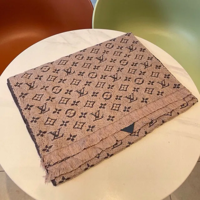 Louis Vuitton Écharpe de Cachemire Beige Gris Monogram Jacquard Tricot Bordures Frangées 5