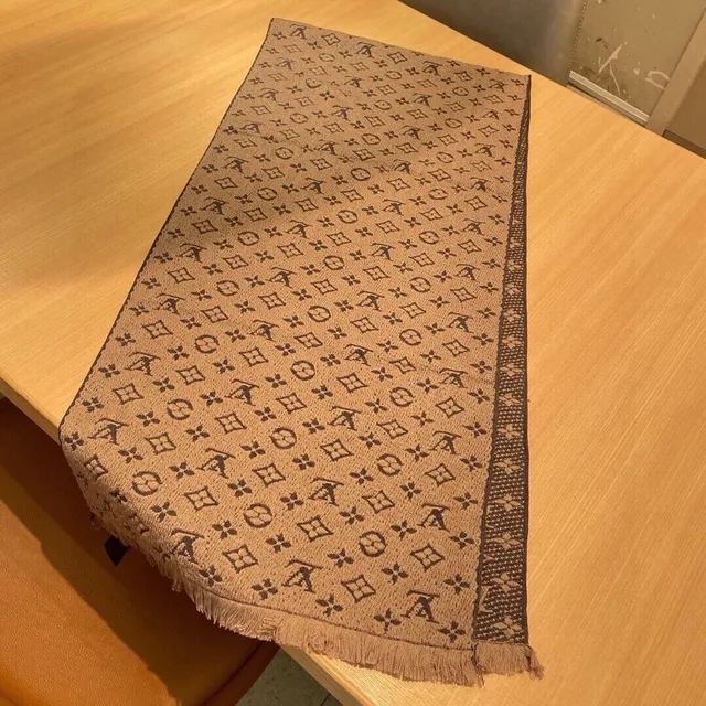 Louis Vuitton Écharpe de Cachemire Beige Gris Monogram Jacquard Tricot Bordures Frangées 6