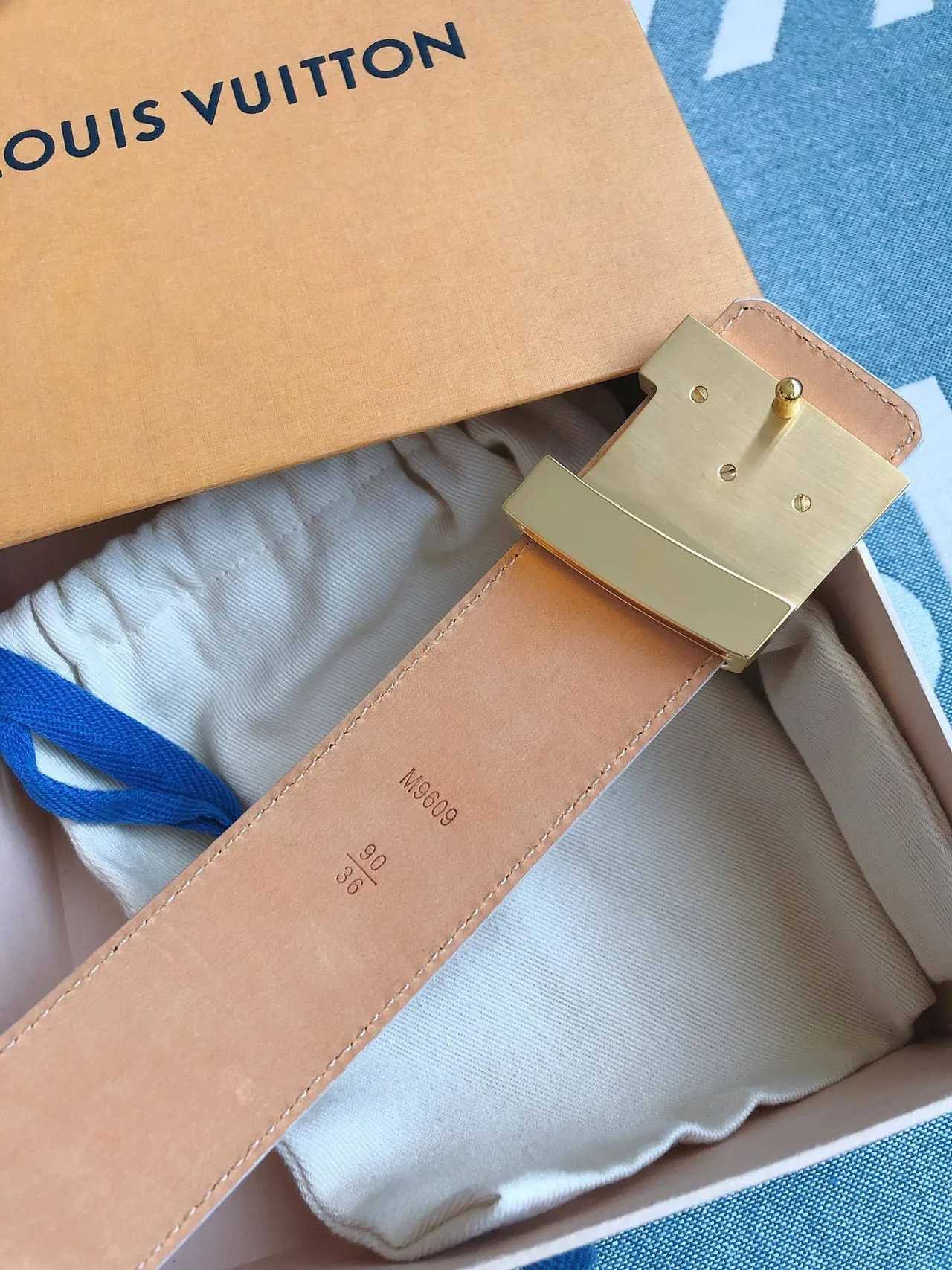 Louis Vuitton Beige Navy Damier Azur Canvas Gold-Tone LV Buckle Leather Belt 8