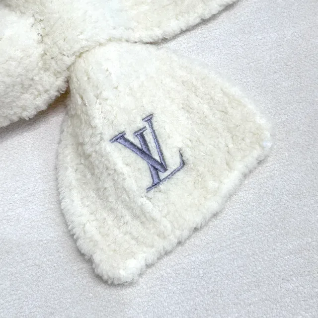 Louis Vuitton Beige Silver Plush Looped Knit Embroidered Monogram Scarve 3