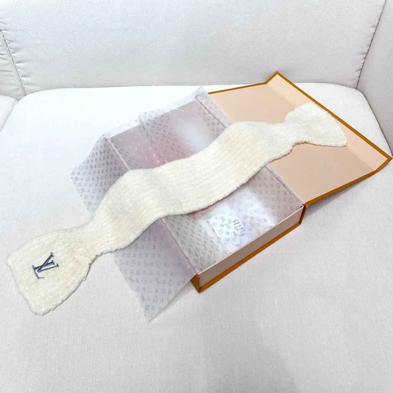 Louis Vuitton Beige Silver Plush Looped Knit Embroidered Monogram Scarve 5