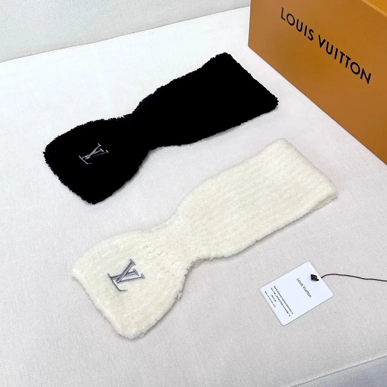 Louis Vuitton Beige Silver Plush Looped Knit Embroidered Monogram Scarve 7