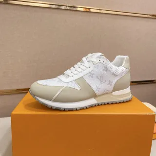 Louis Vuitton Zapatillas Lifestyle Beige Blanco Cuero Monogramado Tacón Perforado