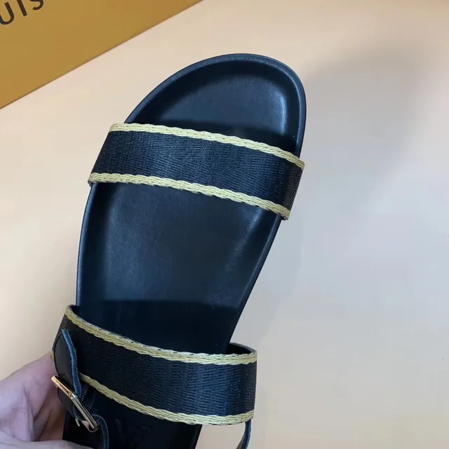 Louis Vuitton Sandales casuales noires et beige à double bride avec bordure tressée 3