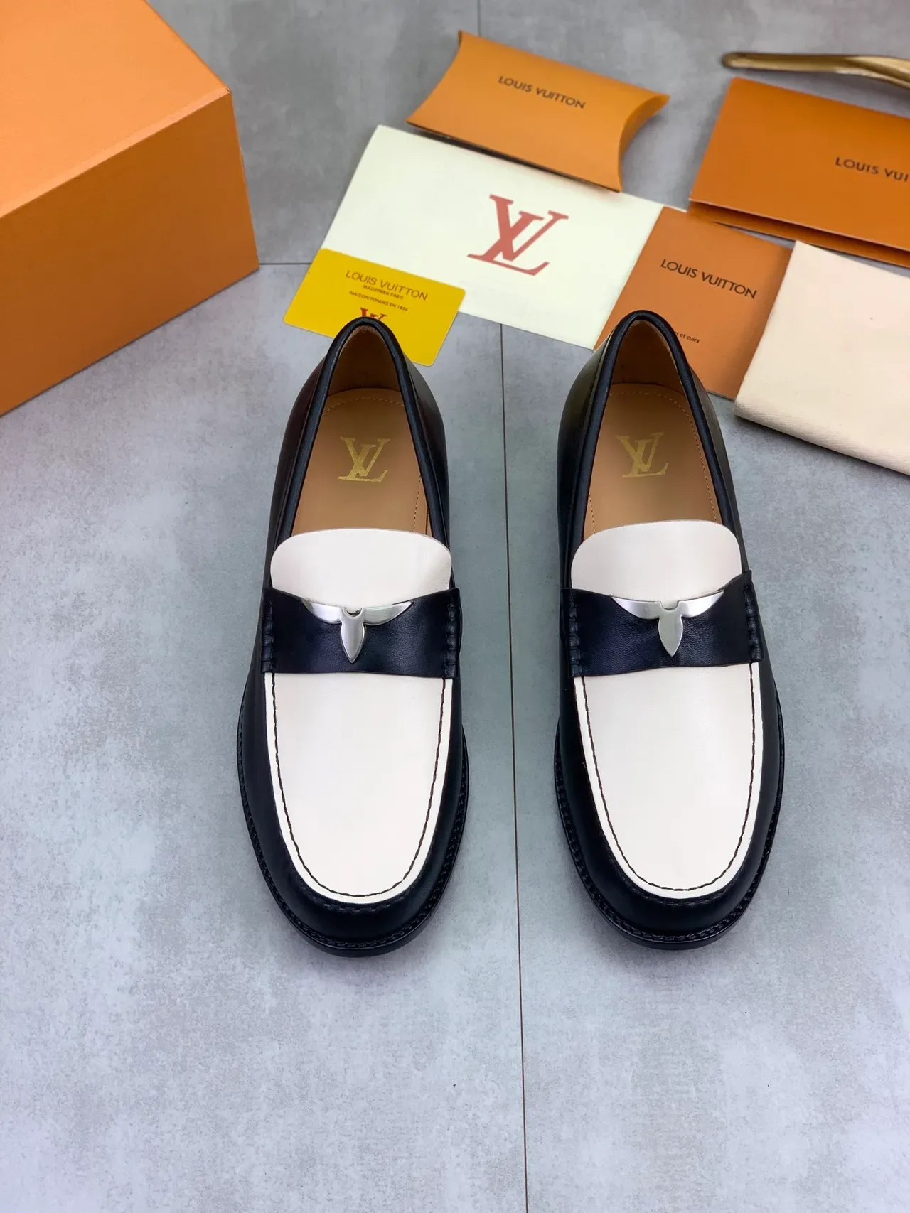 Louis Vuitton Black Beige Two-Tone Leather Metal Twist-Lock Strap Loafer 4