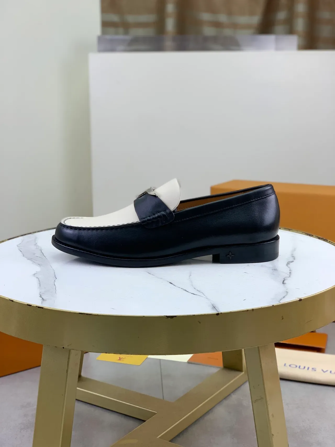 Louis Vuitton Black Beige Two-Tone Leather Metal Twist-Lock Strap Loafer 5