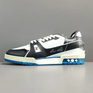Louis Vuitton Zapatillas Lifestyle Negras Azules Con Capas De Cuero Y Sintético Superior Con Detalle De Firma En Cursiva